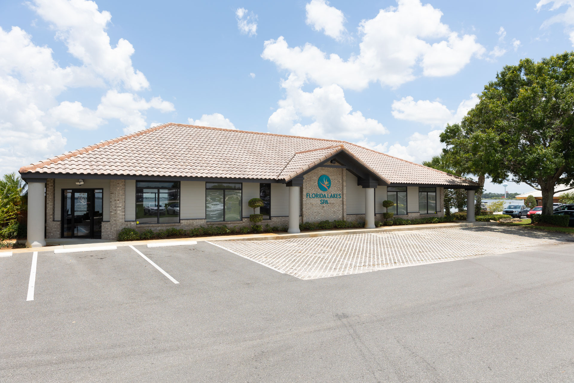 the exterior of Florida lakes spa in sebring